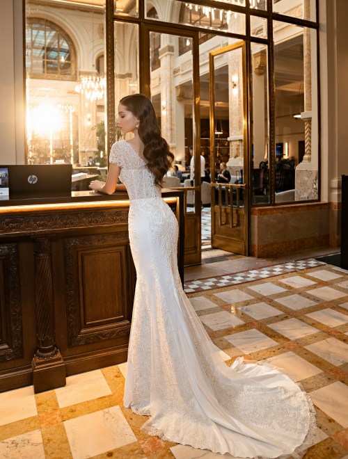 https://elisebride.ro/images/stories/virtuemart/product/5 Gabriella       (3).jpg